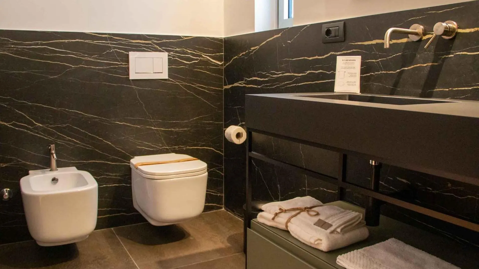 Mari Luxury Rooms And Suites Bari 0*,